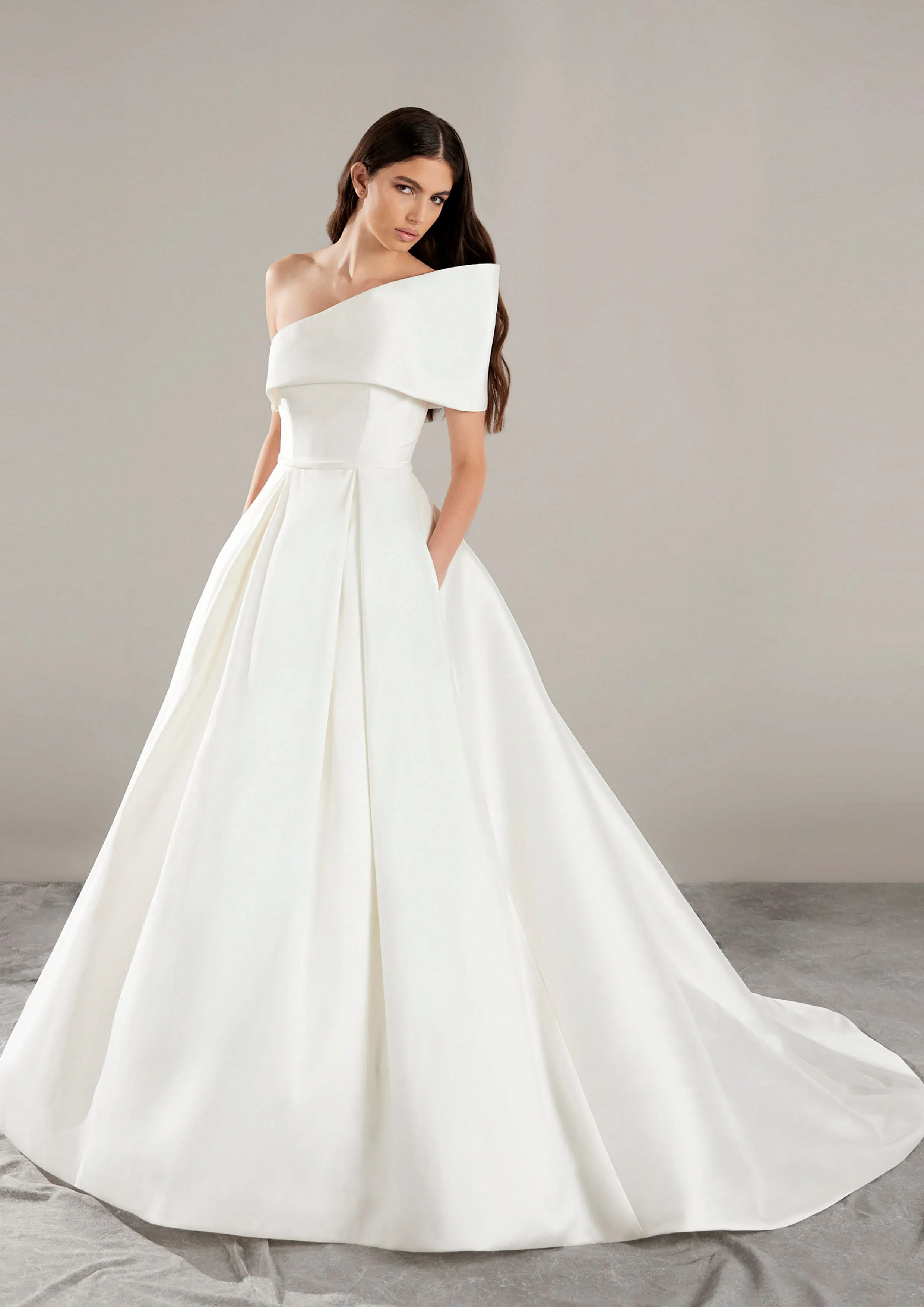 Pronovias: Amias